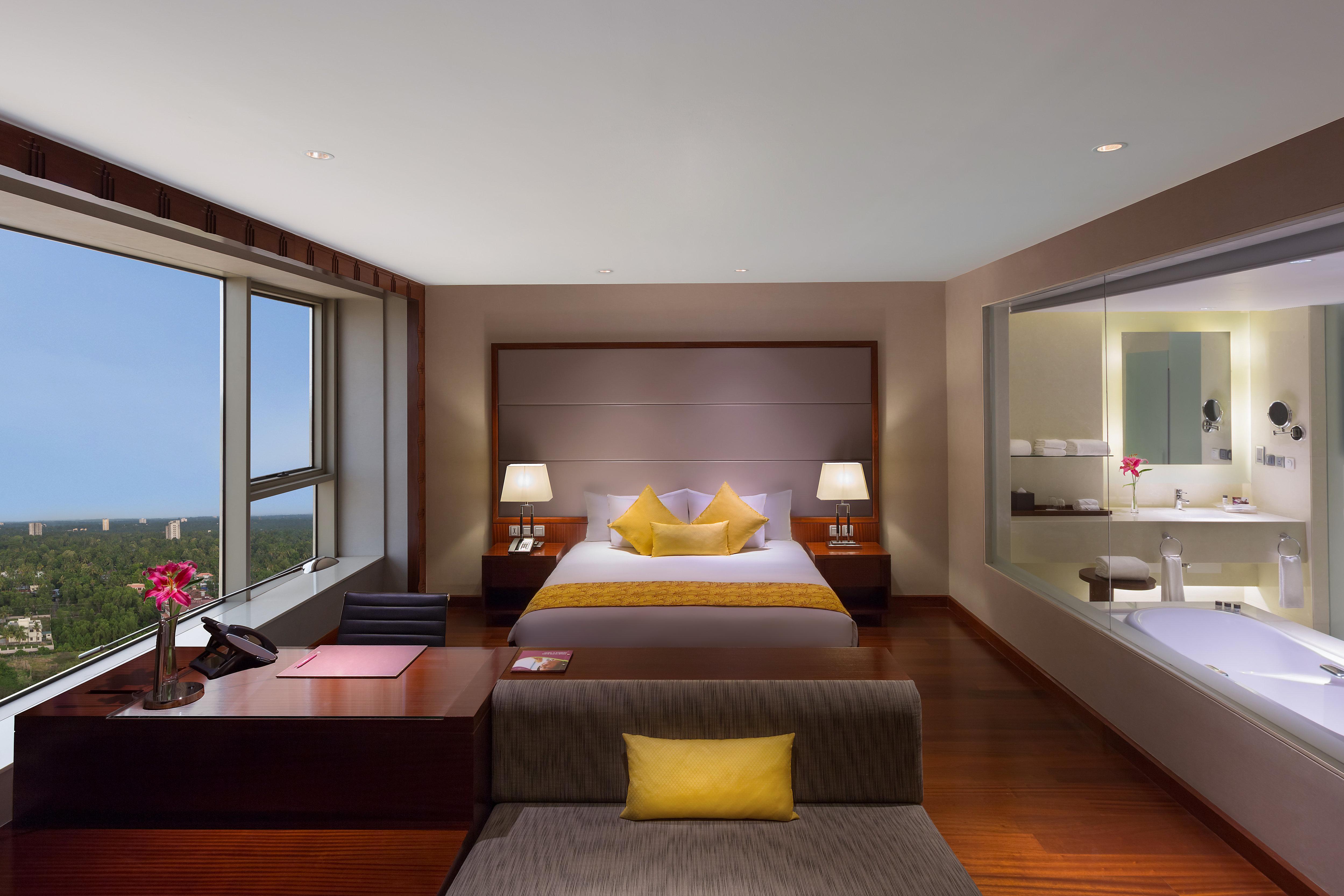 Crowne Plaza Kochi By Ihg Hotel Eksteriør billede Suite at the Taj Bengal