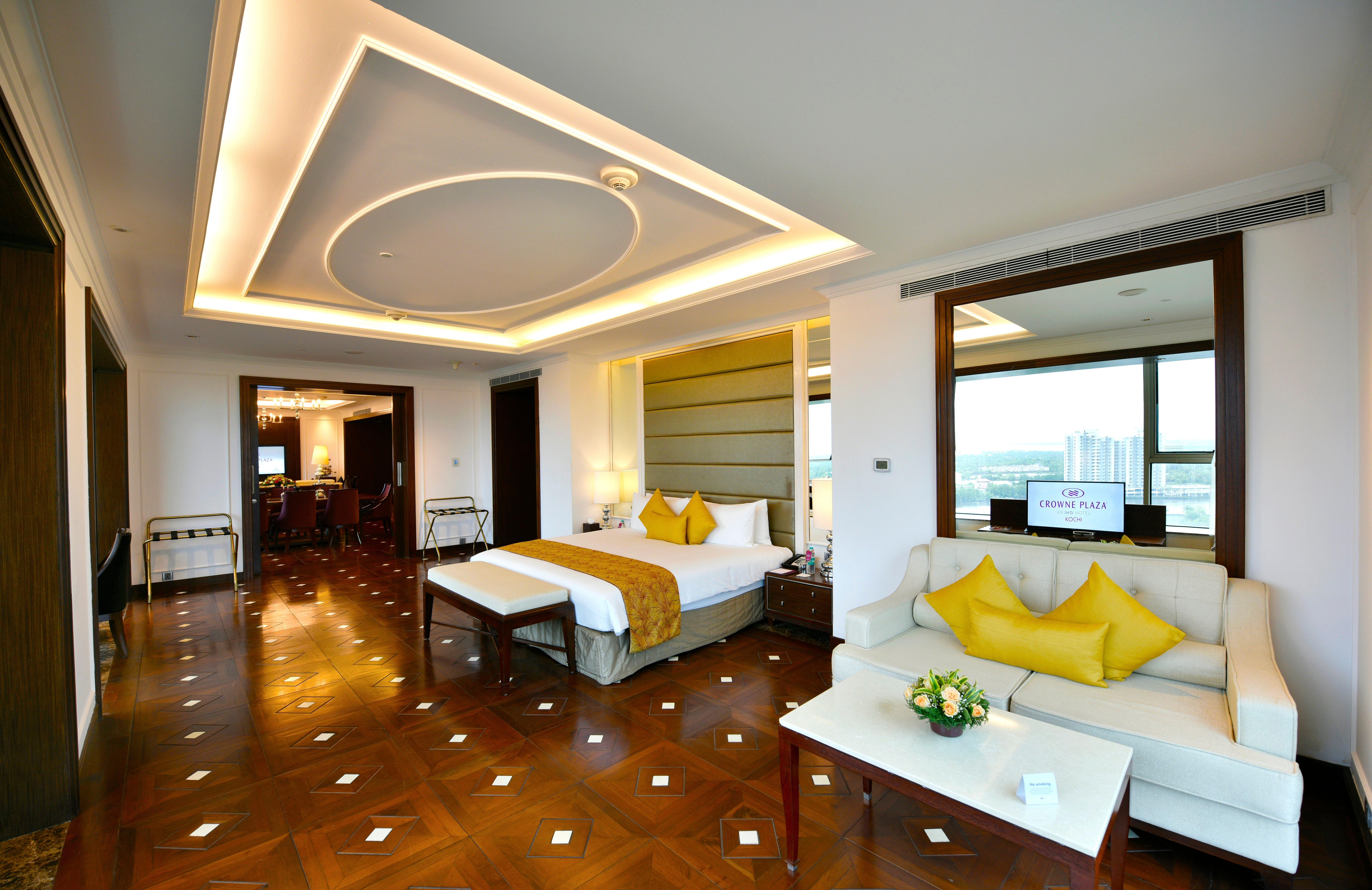 Crowne Plaza Kochi By Ihg Hotel Eksteriør billede Suite at the hotel