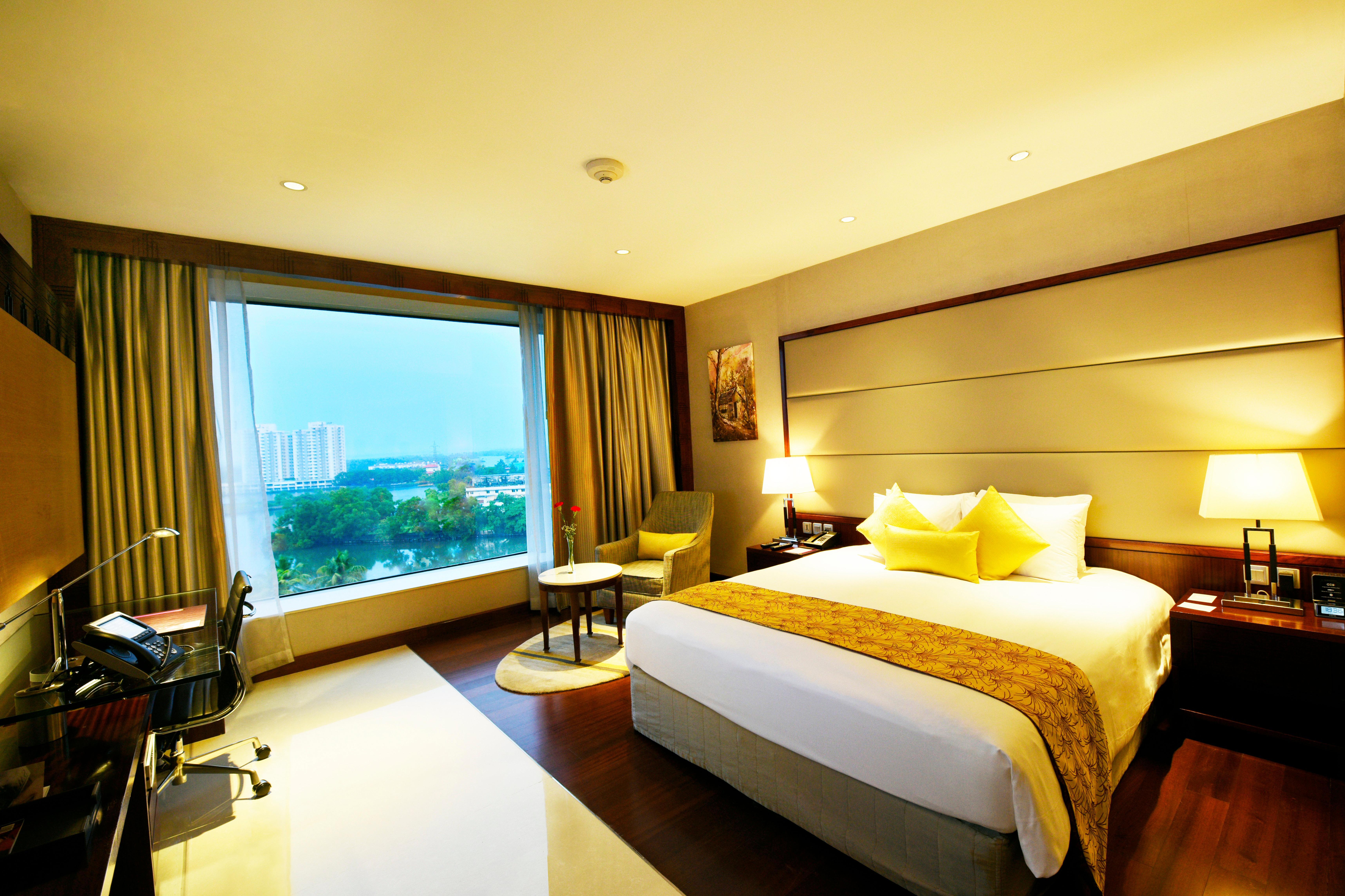 Crowne Plaza Kochi By Ihg Hotel Eksteriør billede A room at the hotel