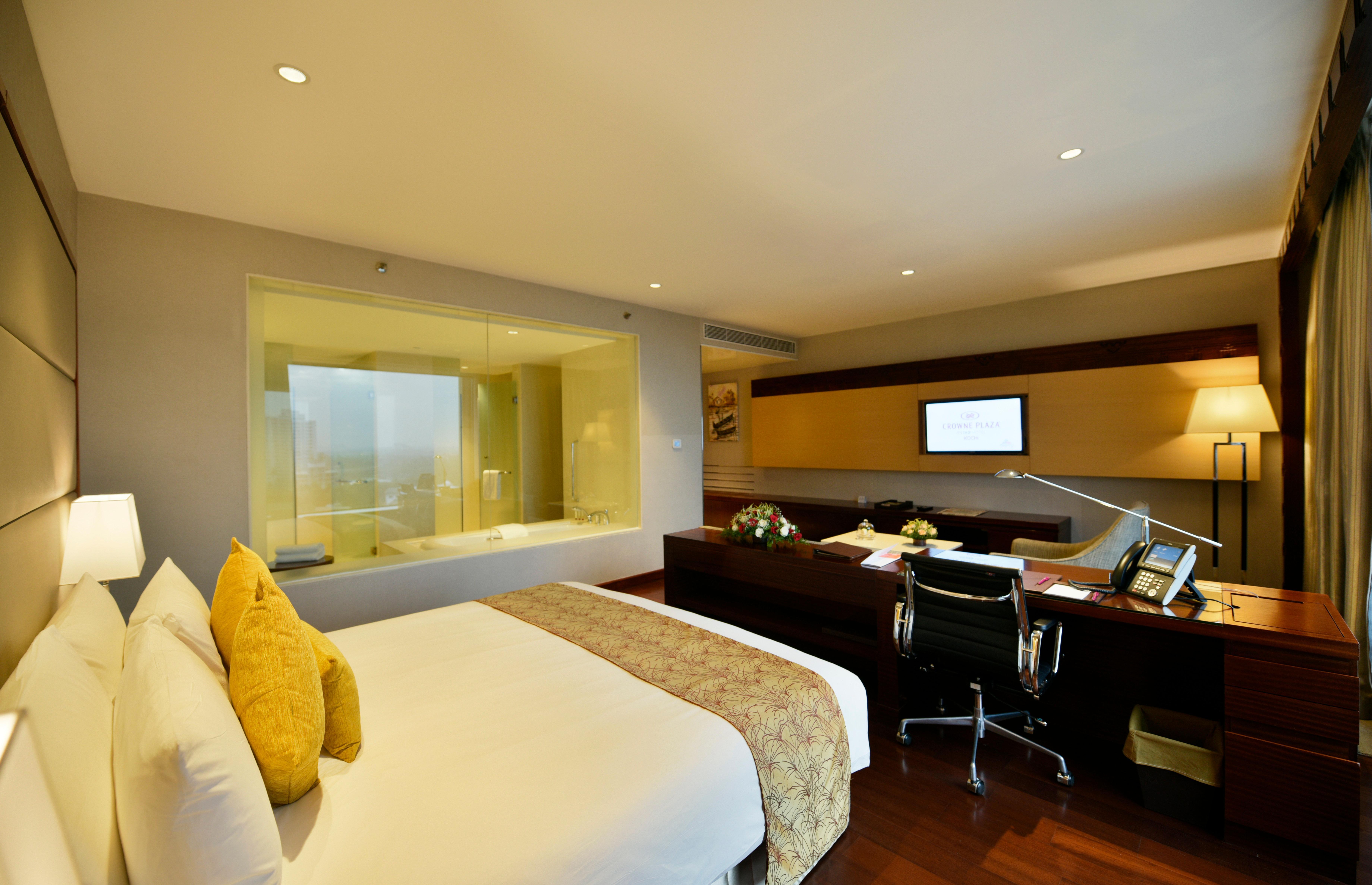 Crowne Plaza Kochi By Ihg Hotel Eksteriør billede A room at the Park