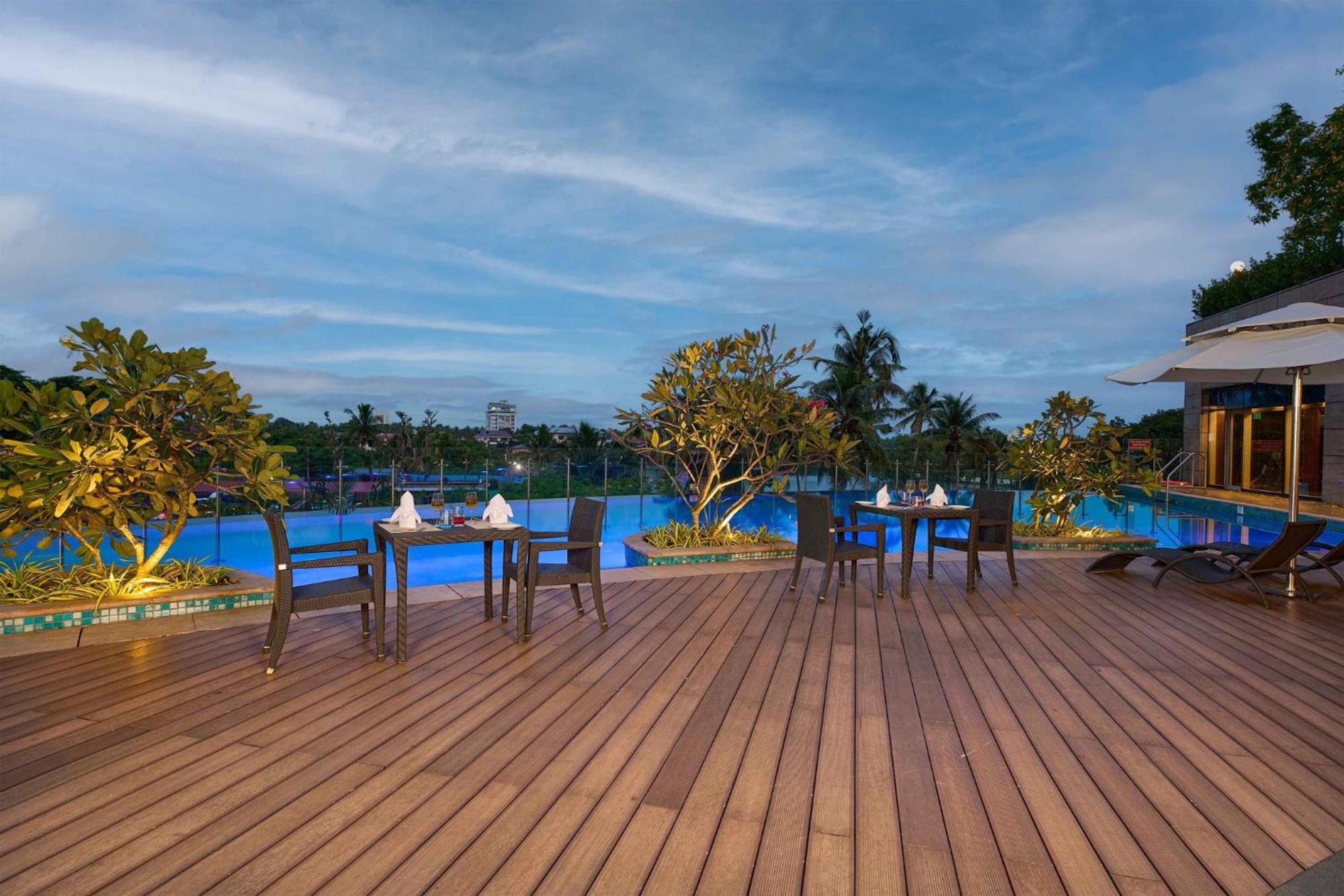 Crowne Plaza Kochi By Ihg Hotel Eksteriør billede The Park, Hyderabad